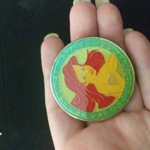 Disney Store Ariel Compact Trading Pin Little Mermaid Collectible